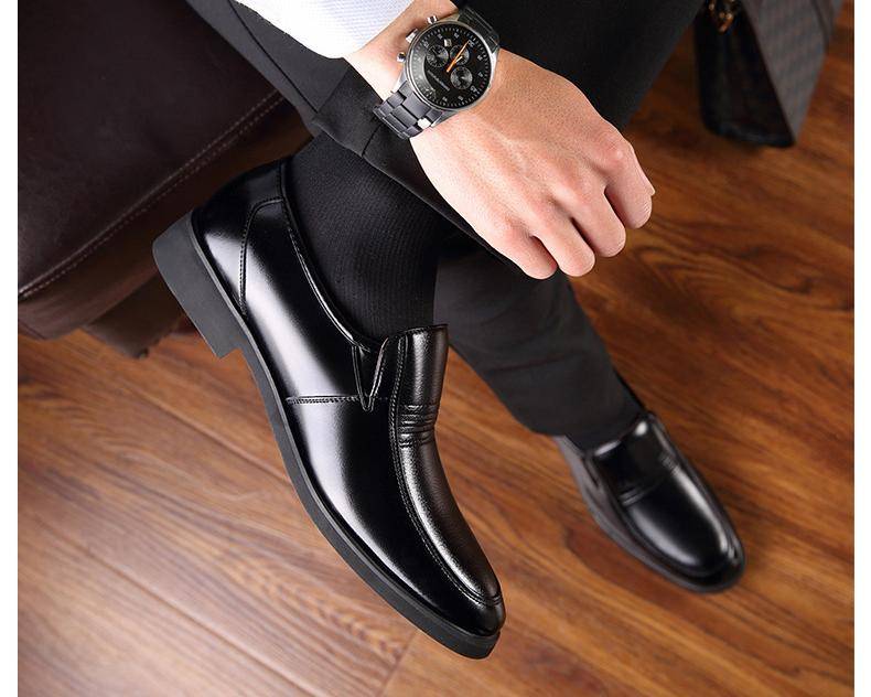 British Slip on Fur Leather Shoes Men Winter Footwear 2022 Business Formal Dress Shoes Elegant Suit Office Shoes Warm Shoe British Slip on Fur Leather Shoes Men Winter Footwear 2022 Business Formal Dress Shoes Elegant Suit Office Shoes Warm Shoe