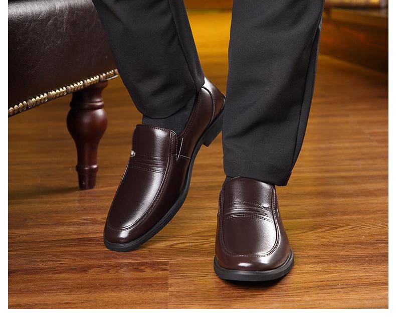 British Slip on Fur Leather Shoes Men Winter Footwear 2022 Business Formal Dress Shoes Elegant Suit Office Shoes Warm Shoe