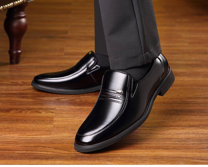 British Slip on Fur Leather Shoes Men Winter Footwear 2022 Business Formal Dress Shoes Elegant Suit Office Shoes Warm Shoe