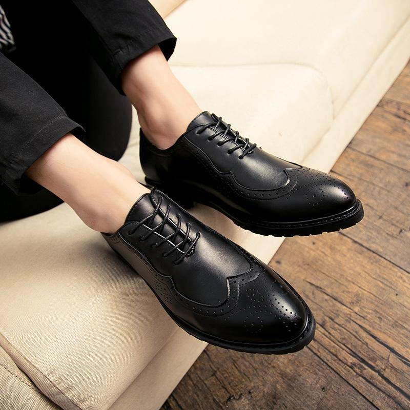 Yomior Spring Summer Men Brogue Shoes Carved England Style Fashion Formal Dress Shoes White Black Wedding Shoes Office for Men