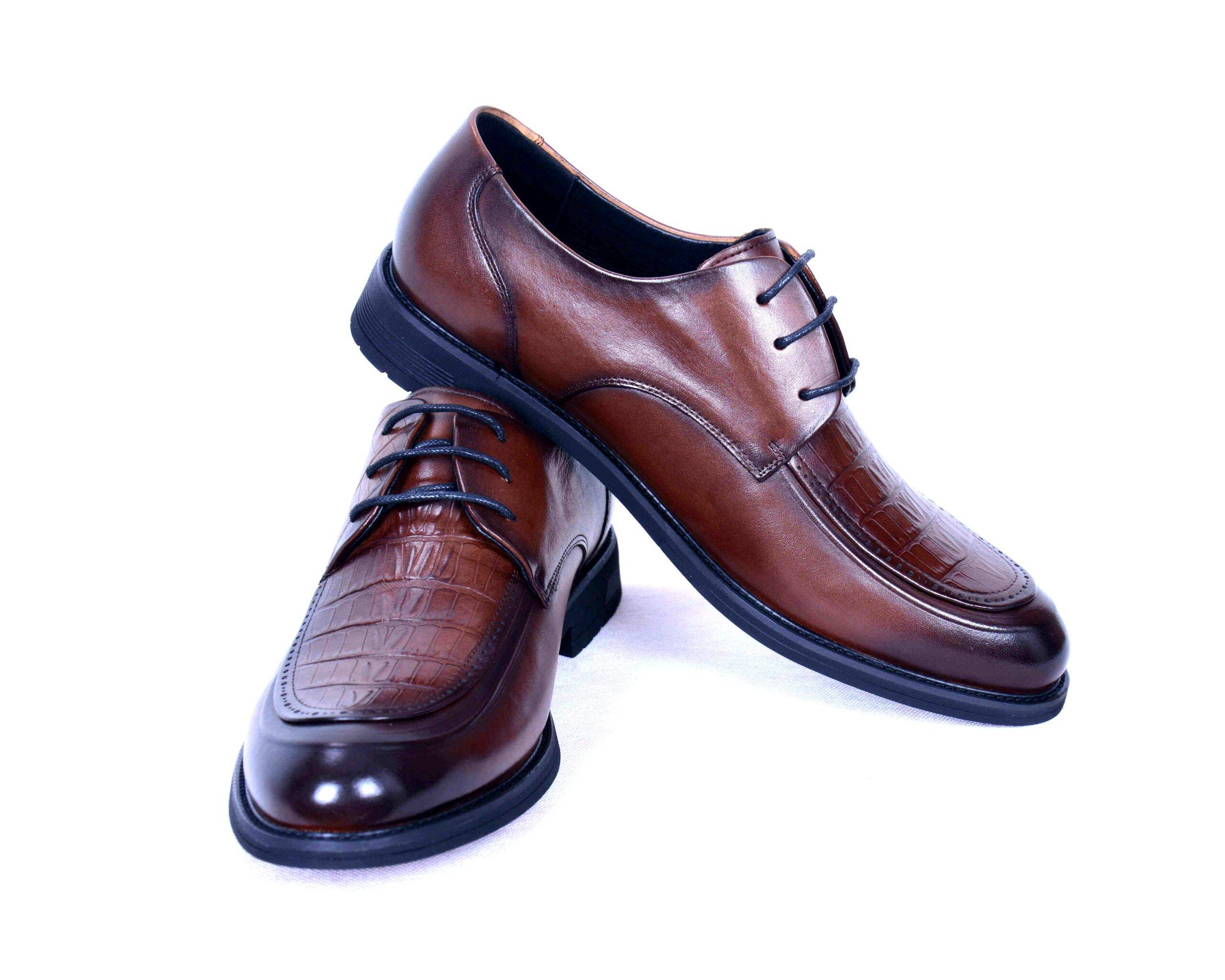 Manual customization style. High-end business leather shoes for men. Real cowhide leather shoes. High-quality cowhide is custom-