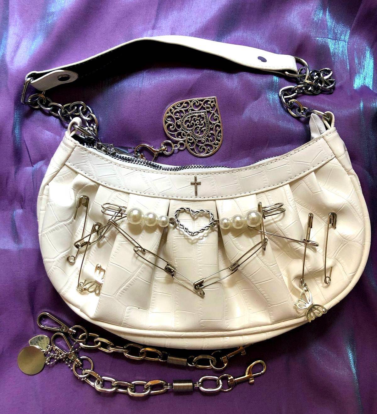 Xiuya Harajuku Gothic Shoulder Bag Women 2022 Vintage Cross Clip Pearl Chain Goth Bag Pleated Dumplings Handbag Woman Clutch Xiuya Harajuku Gothic Shoulder Bag Women 2022 Vintage Cross Clip Pearl Chain Goth Bag Pleated Dumplings Handbag Woman Clutch