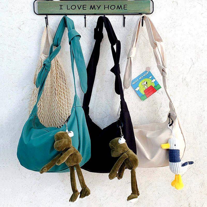 Korean style dark black solid color canvas bag women's 2021 new Korean version simple student One Shoulder Messenger Bag